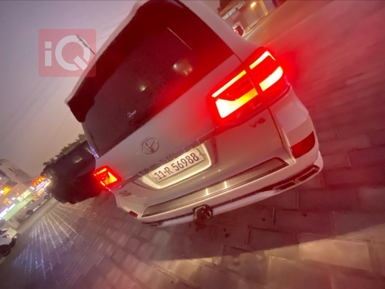 تۆیۆتا لاند کروزەر